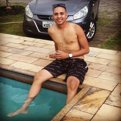Daniel 💙
Temos de aprender a viver todos como irmãos ou morreremos todos como loucos.
