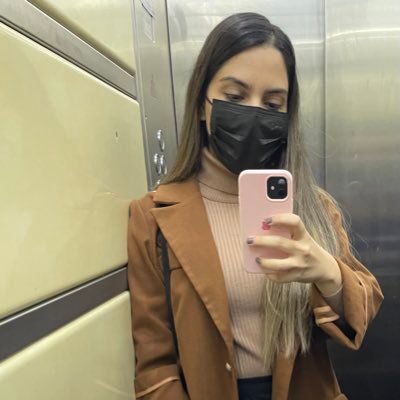 niusha_y's profile picture. 
