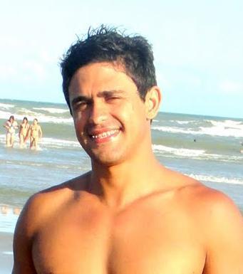 Thiago O. Sousa: estudande de Sistemas de Informação, trabalho em uma empresa do ramo de Informática, gosto de praia, surf e uma boa comida!