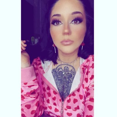 MUA 💋 Mommy above all else. PR / Business Inquiries 💌 mommawithmakeup2@gmail.com