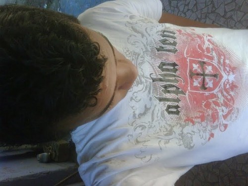 Eu Sou...

Sou o que sou, sou o que eu quero ser e o que eu penso ser.
Se estou certo ou errado; pouco importa, sou feliz assim.