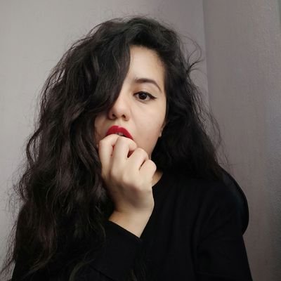 sirena_anciana's profile picture. Emma Bovary es mi Sugar Mommy. 
Nado y enseño español.