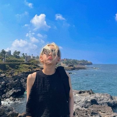 ✦ 𝐅𝐈𝐊𝐒𝐈 — 𝘝𝘢𝘭𝘦𝘯𝘵𝘪𝘯𝘢 𝘍𝘦𝘳𝘯𝘢𝘯𝘥𝘢; she has a wild spirit, but a soft heart, and such a sweet soul. 𝐉𝐞𝐨𝐧 𝐒𝐨𝐦𝐢.