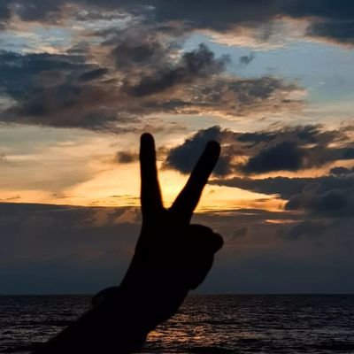 ''DON'T LET TOXIC PEOPLE RENT SPACE IN YOUR HEAD, RAISE THE RENT AND KICK THEM OUT🙃.''