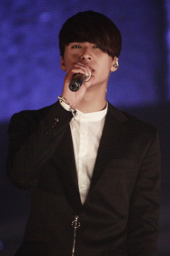 손동운 봇