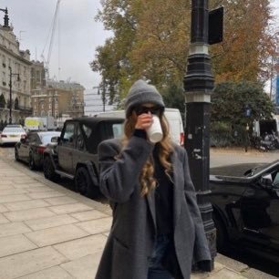 Maziqueen_a's profile picture. "صامدٌ في وجهِ إعصارِ النوى ساكنٌ كالليلِ مشتاقٌ مُعنّى.