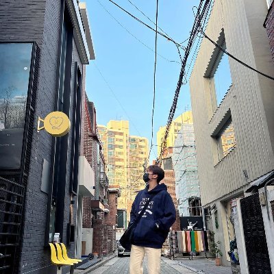 aisi03_'s profile picture. Keluh kesah kesal adalah poin utamanya
.
Love yourself more than anything🌙