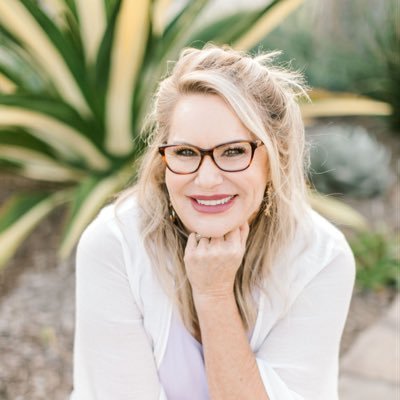 Intuitive Medium 🔮 Reiki Master✨Speaker. Life Coach 🎥 Featured in @lifetimetv @aetv @goop @hollywoodreporter @jamesvanpraagh https://t.co/j1DNW8pdpV