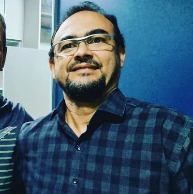 Entusiasta em Big Data:
- MapReduce, Hadoop, Big Data Analytics.
- Computação em nuvem.