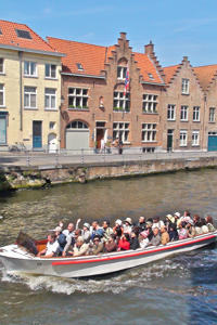 iRoom Bed & Breakfast in Bruges: hospitable, exclusive, luxurious, stylish and romantic, on the historic canals of the “Venice of the North”.