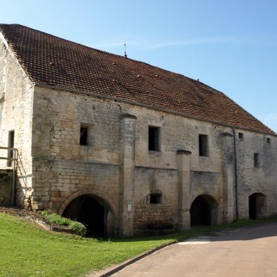 🇫🇷 Le site de Mormant se place dans la lignée des hôpitaux-hôtellerie de chemin que comptait la France au Moyen Âge 🏛️ Classé monument historique