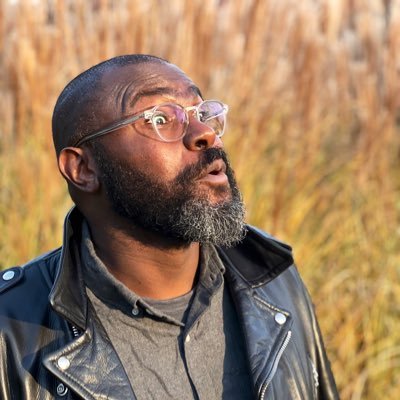 Design & tech worker | Member @NOLSW2320 / @UAW ✊🏿 | Organizing w/ @demsocialists 🌹 | He/him |