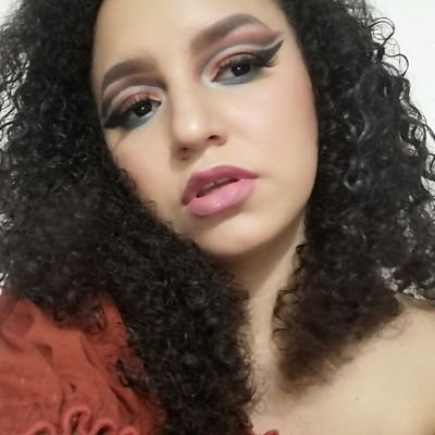 Florismar24's profile picture. Hola soy flori, me encanta hacer maquillajes, nunca había conseguido mi pasión y por fin lo consegui