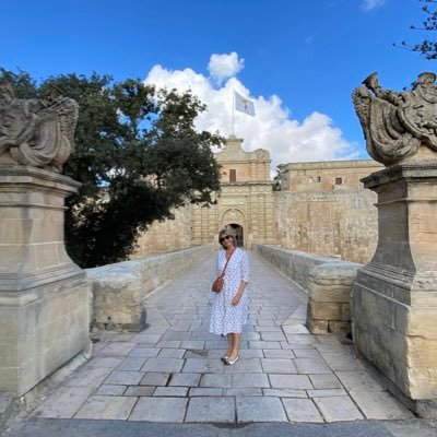 Lda Farmacia USC. Directora @RU_Rosaleda Do Ulla ao mar.