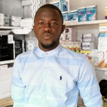 Biologiste biotechnologiste/laborantin de profession, pharmacien et entrepreneur PDG TextilesGuinéen🇬🇳
