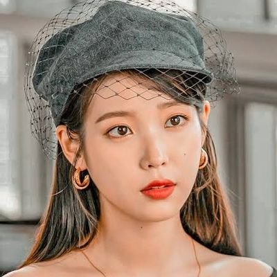 Moda é algo que não existe somente nas roupas. A moda está no ar, nas ruas. Moda tem a ver com ideias, com a maneira que vivemos: moda é o que está acontecendo
