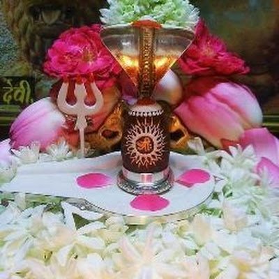 कुछ कश्तियाँ डूबी है, अपने सूराखों की वजह से भी,
यूँ हर बार इल्ज़ाम,, तूफानों पर न लगाया करो।।❣️❣️
Student of Batchelor of Science in agriculture🌾🌾🌾🌾🌿🌱🌻
