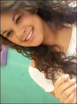 Na vida temos o mundo a descobrir, a amizade para se conquistar, a felicidade para sorrir, a sinceridade para passar adiante !