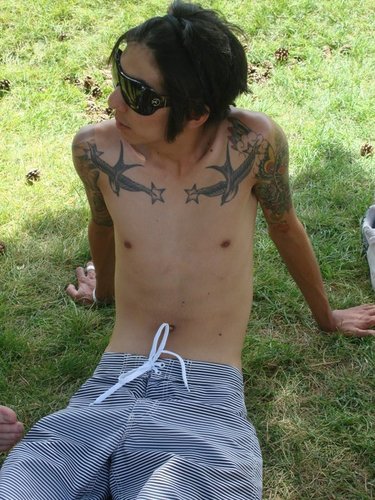 papertiger7's profile picture. party till you puke