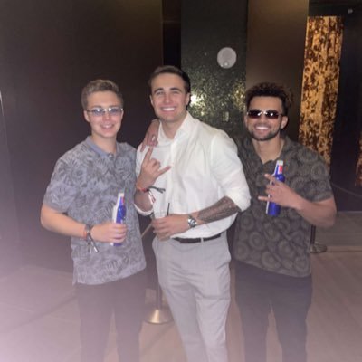 blakeleythomas's profile picture. 402