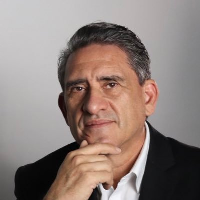 Analista y asesor político, experto en diálogo y negociación por su experiencia. Constituyente, 3 veces Presidente del Congreso . Hoy Asoc. Pol. Caminemos