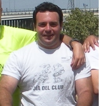 sevillano, me reparto el tiempo con rugby, carnaval, pesca, vamos viviendo que no es poco.
Y ultimamente intentando aprender algo de trading.