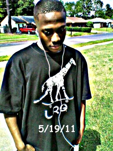 MontanaDaMac101's profile picture. majior guap hiz whu i be majior stacks izz what i ce 5'4 waves tatted brown skin if yu wanna know more jes ask imma kool asz yung nikka laid back