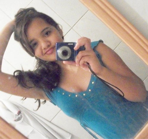 por favor me sigam ! porq se vocs me seguirem, vão estar me seguindo entendeuu !! então me sigam aii ♥