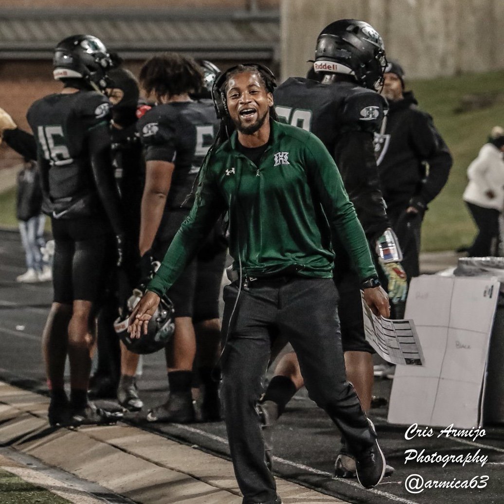 #Husband #Father#UHAlum #cougarboyforlife #coach Wr coach/ Track coach Hightower High School Do what you love, love what you do E.A.T  IG: mdbates