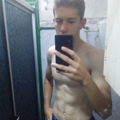 Soy humilde honesto y me encanta el futbol. https://t.co/iDvNV0koVu