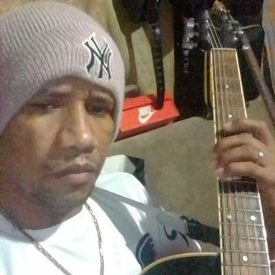 mucico cantante y compositor