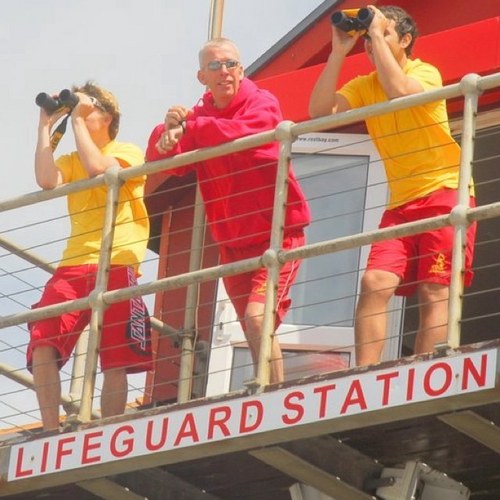 Rest Bay Lifeguard Club official twitter with details of latest club news, incidents, rescues. Also on FB: https://t.co/UM1tzY55KA
(To donate visit website link).