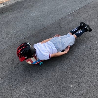 PilgrimVo's profile picture. 姫路のバンドLAMEDUCKSのボーカル(首からギターのネックレス)SONARで宅録もしながらバンド活動してます！イベントなどのお誘いも受け付け中。  LAMEDUCKS各配信サービスで配信中！