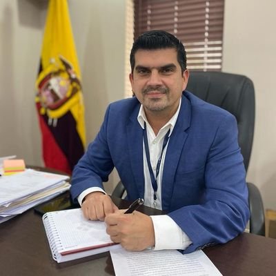 Abogado con experiencia en Administración Pública, relaciones jurídicas entre  el sector privado  con el  público. Contratación Pública, Tributario , etc.