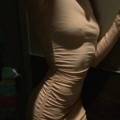 25 and a fitness junky with a large appetite for large things! If I’m not working out I am doing cardio 😈 IG-officialPeachplease614 OnlyFans soon…….