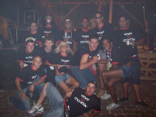 'quando agente chega a festa acontece...