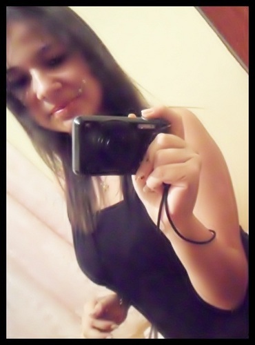 A felicidade pode estar do seu lado, você é o unico que não vê, o unico que não sente. os outros ja pereceberam quem te faz feliz.
