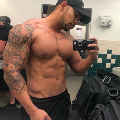 Anime Nerdy Gym Jock 5’9 on a good day trying to reach 200Ibs 🙌🏽 Stretch Therapist 🏋🏽‍♂️ Personal Trainer 💪🏽Fuel My Growth💪🏽: https://t.co/P8xXjWN0Lq