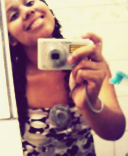 Mas quando me perguntam como quero estar em cinco anos, só consigo pensar em uma resposta:
Quero estar feliz! (: