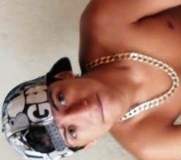 17 anos, solteiro, gosto de sair, e sou bastante extrovertido itals =D vemk gatinha, que eu te seduzo, rawr :9