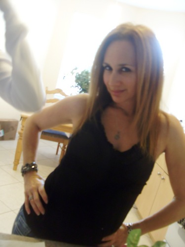 Firefighter Paramedic 
CPT
Love yoga and kickboxing
Give me all the animals
Non meat eater