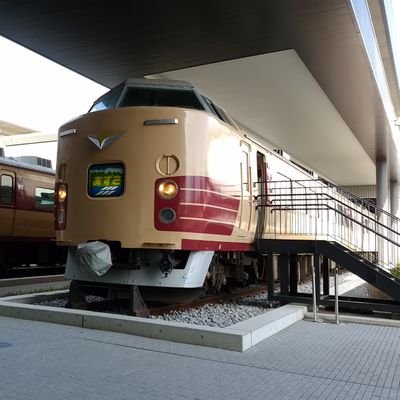 🌟一般路線バス運行管理者→駅係員乗車券窓口担当→一般路線バス運転者→高速路線バス運転者
アイドル・クリエイター・コンセプトカフェ用アカウントは
@connectlinebase
交通関係の考察および問題提起アカウントは
@drivertearoom