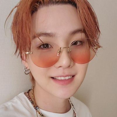 DeathcatMoody's profile picture. 31, queer, they/them 
♡♡
I will never shut up about seeing Yoongi Live and my every trip I've been on ever.