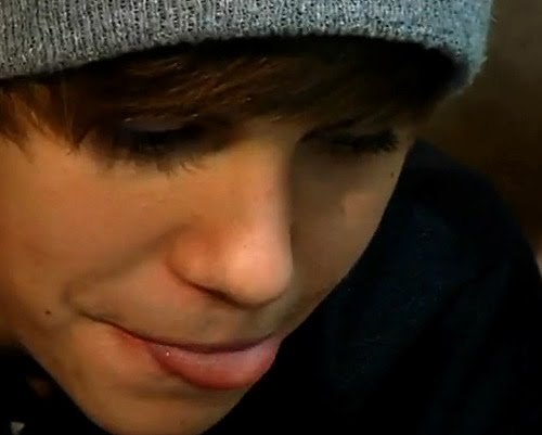 Since: July. 28th. 2011 ...
We are: @justinbieber_db and @JBieberHorny...
Se você gosta de #HB, pode seguir e seja feliz!!! :B