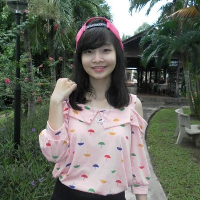 Mưa hối hả xóa đi nắng mùa hạ. Em hối hả xóa tất cả về anh.
