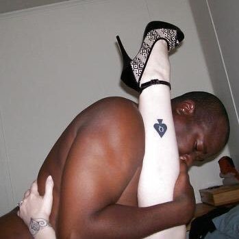 Libertin cherche libertine pour sérieux une qui aime les Big black cocks