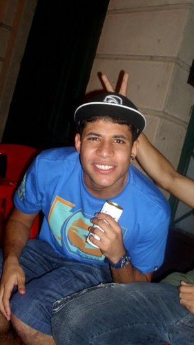 Meu nome é rafael gama tenho 18 anos , moro em sao vicente,faço Boxxe, jiu-jitsu e do uns role de skate! tambm sou um atleta kk!