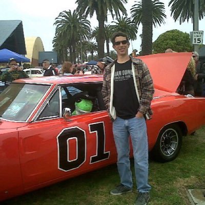 themoss912's profile picture. I'm runnin' blocker for 400 cases of illegal Coors.