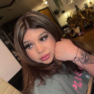 new on here love to make friends with new people 😘😘😘😘