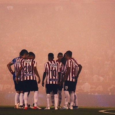 Junior Fútbol Club.
Noticias, partidos, fichajes y datos históricos. 
Asociada con @LaHoraDelFPC. 🔴⚪️🦈